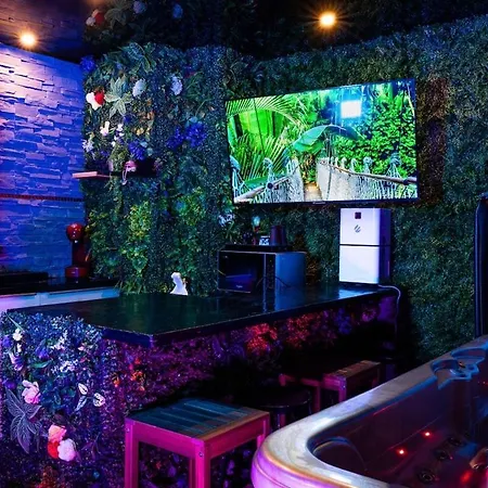 Apartment Heart Jungle *